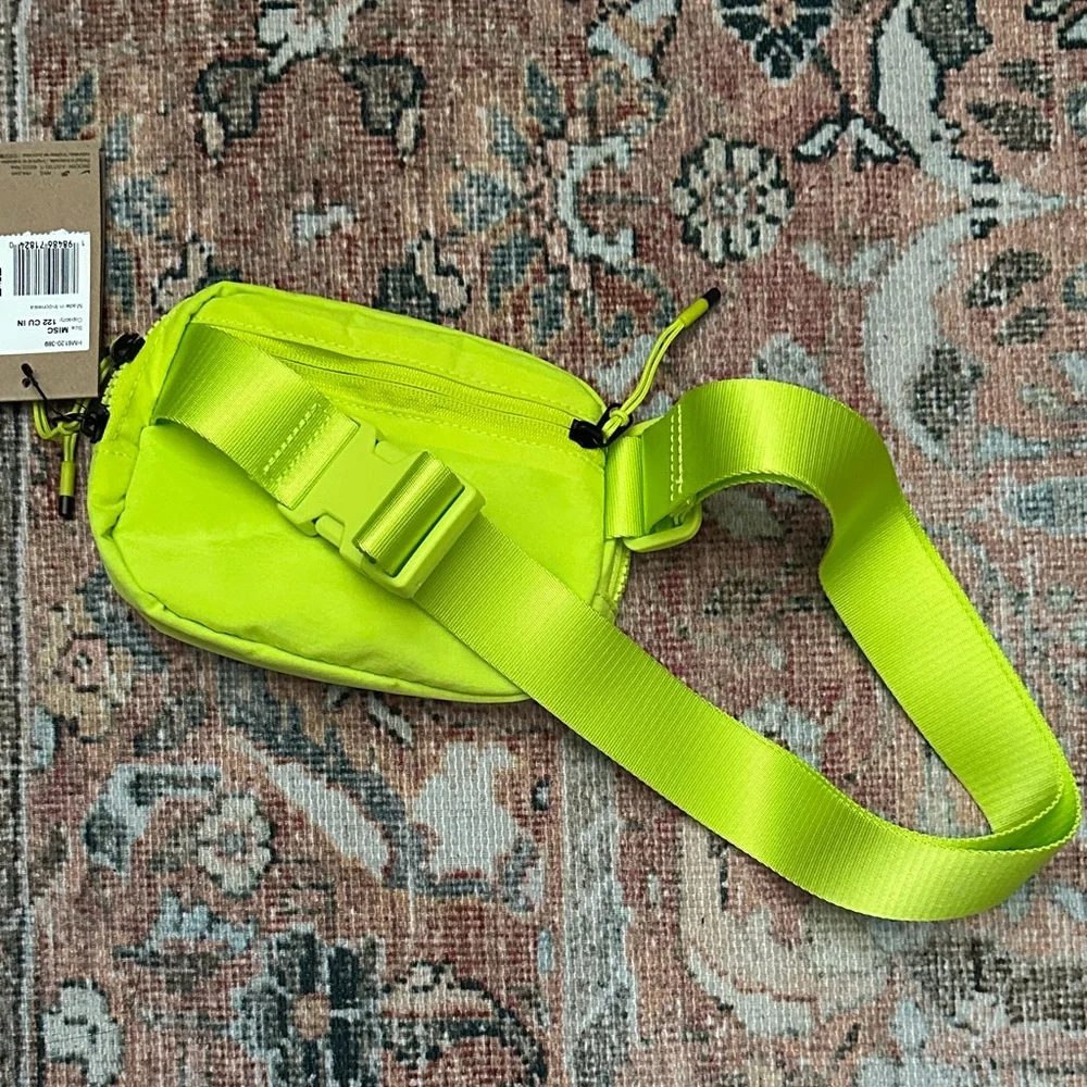 Nike Aura Crossbody Bag Bright Neon Green Waist Bag - Picture 2 of 11